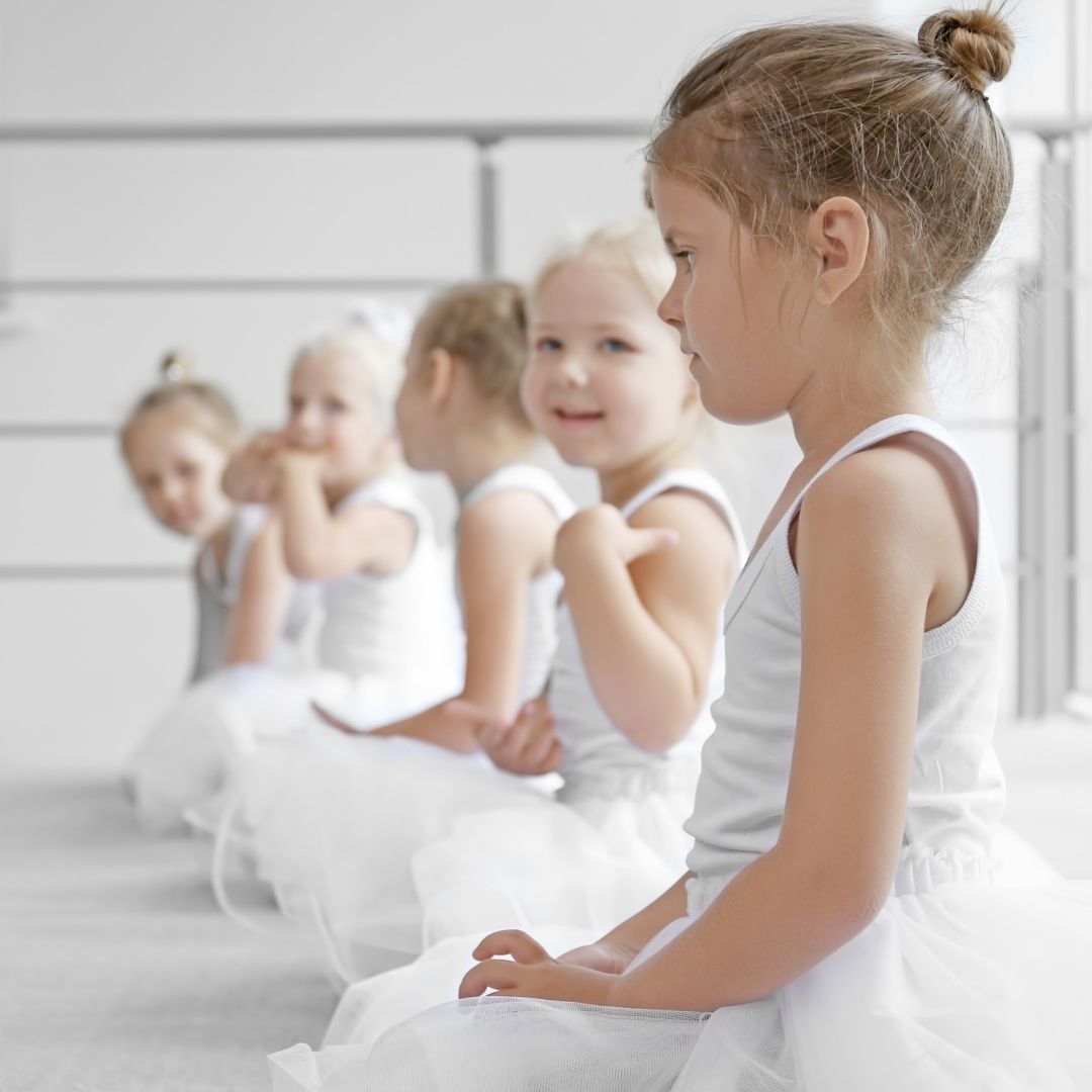 Kinder im Ballettunterricht